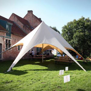Bekleding van het interieur tijdens een evenement georganiseerd door KonseptS