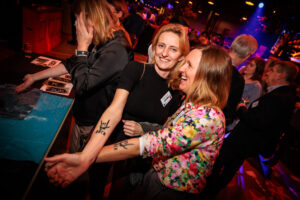 Personeelsfeest - collega's met You rock stempel op hun arm.